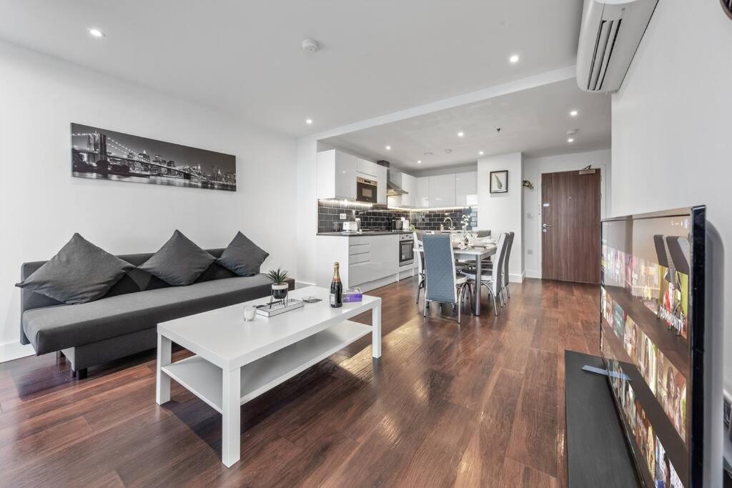 Amazing Britania 1 Bedroom Flat In London Bp40 ภายนอก รูปภาพ